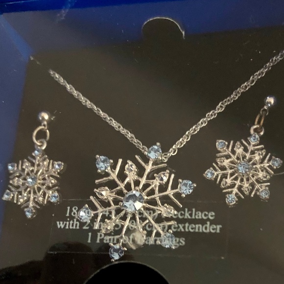 Snowflake Necklace and matching earrings - Picture 2 of 3